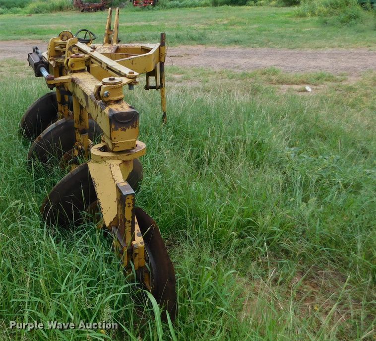 image for item GP9629 Three bottom terracing plow
