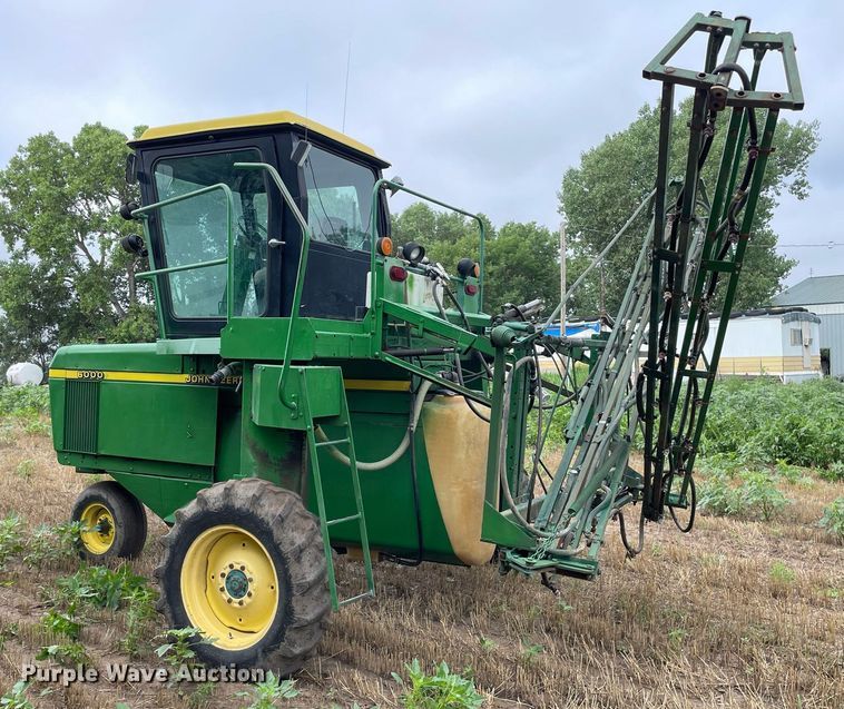 image for item JD9164 John Deere 6000  sprayer