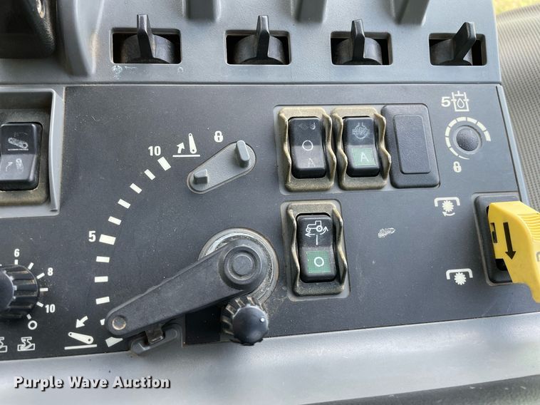 image for item JD9165 1999 Case MX220 Magnum  MFWD tractor