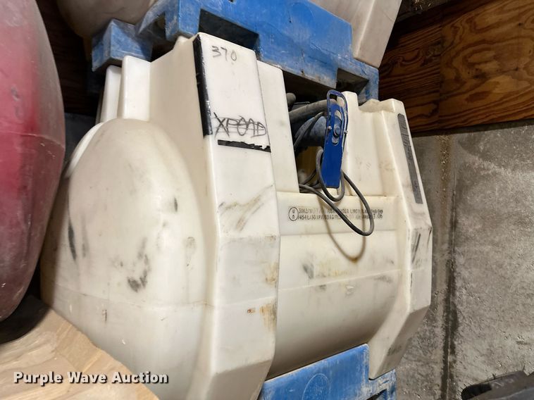 image for item JX9000 (12) tanks