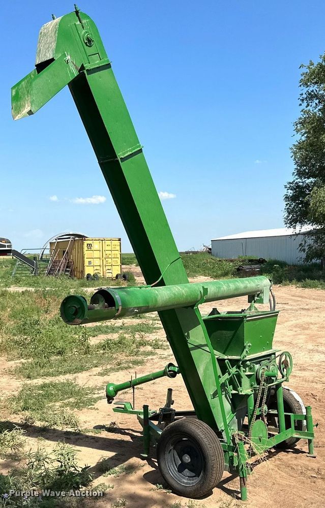 image for item KM9853 Henke Machine  feed grinder/mixer