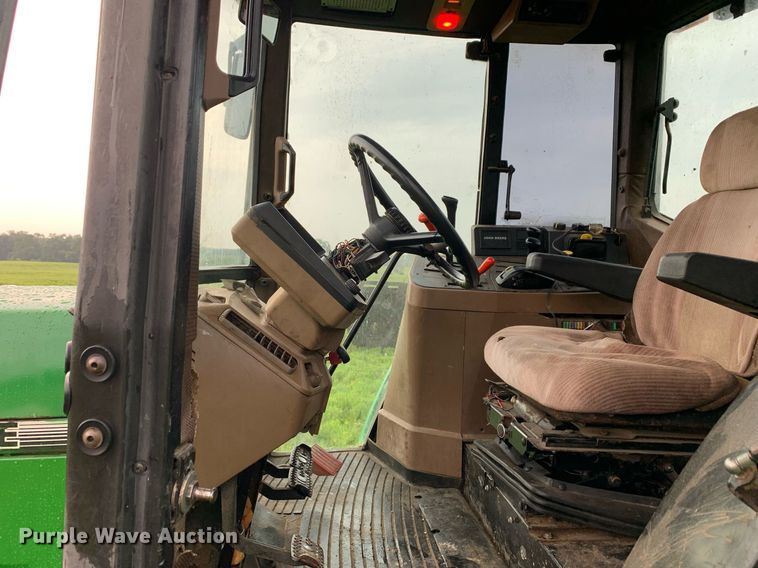 image for item LH9759 1993 John Deere 6400  tractor