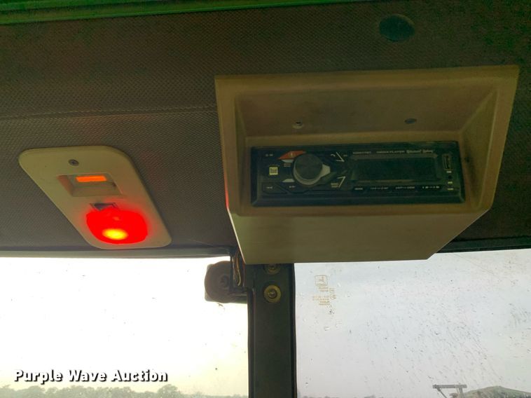 image for item LH9759 1993 John Deere 6400  tractor