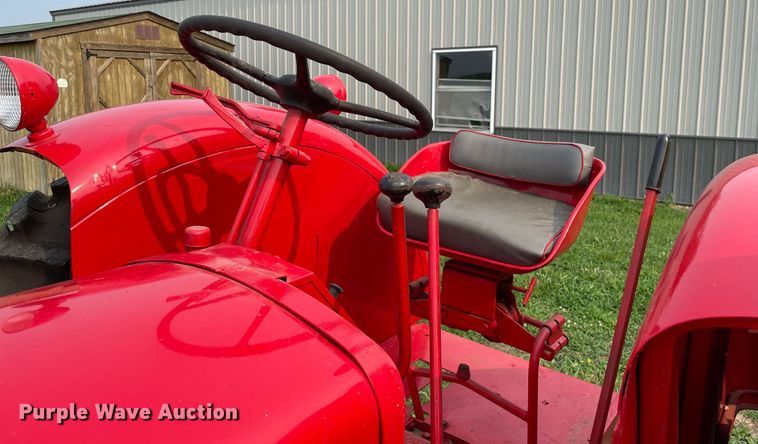 image for item LJ9778 1960 Massey  Ferguson 98  tractor