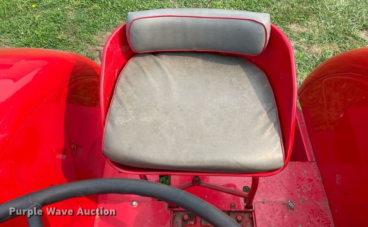 image for item LJ9778 1960 Massey  Ferguson 98  tractor