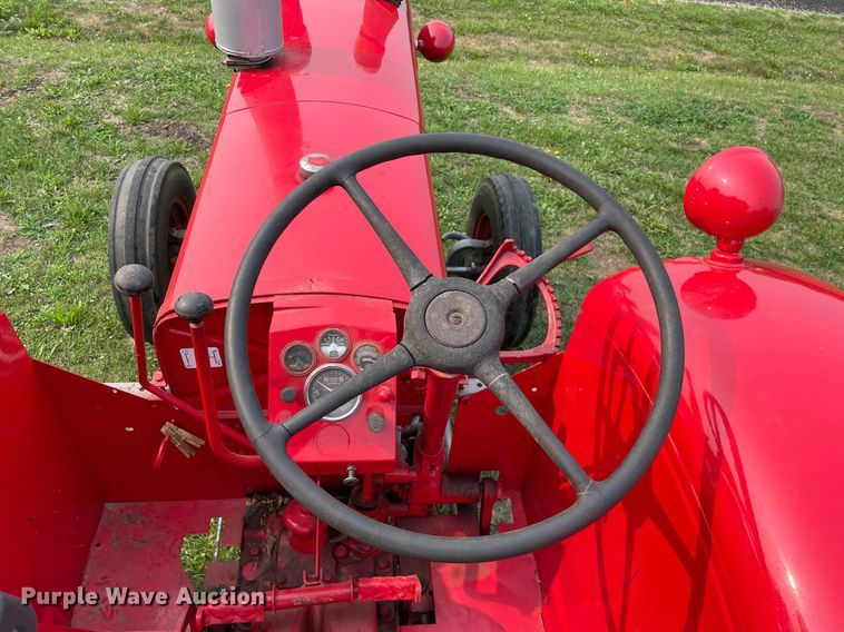 image for item LJ9778 1960 Massey  Ferguson 98  tractor