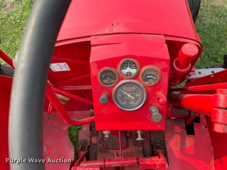 image for item LJ9778 1960 Massey  Ferguson 98  tractor