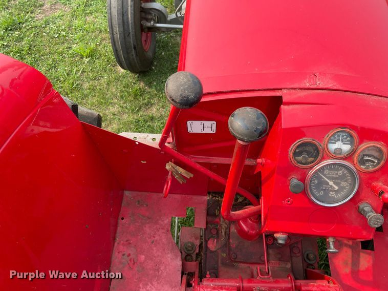 image for item LJ9778 1960 Massey  Ferguson 98  tractor