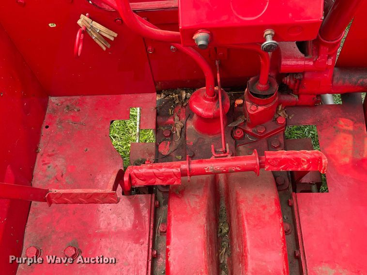 image for item LJ9778 1960 Massey  Ferguson 98  tractor