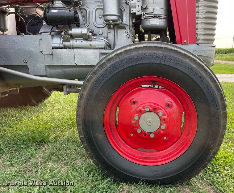 image for item LJ9778 1960 Massey  Ferguson 98  tractor