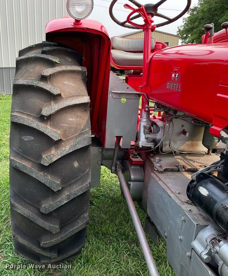 image for item LJ9778 1960 Massey  Ferguson 98  tractor