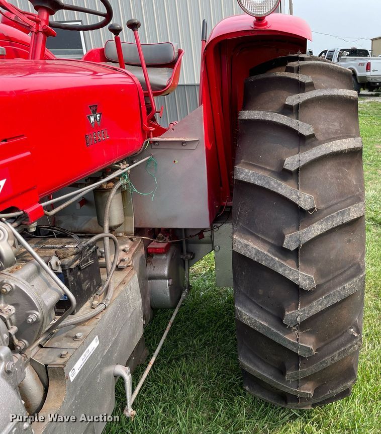 image for item LJ9778 1960 Massey  Ferguson 98  tractor