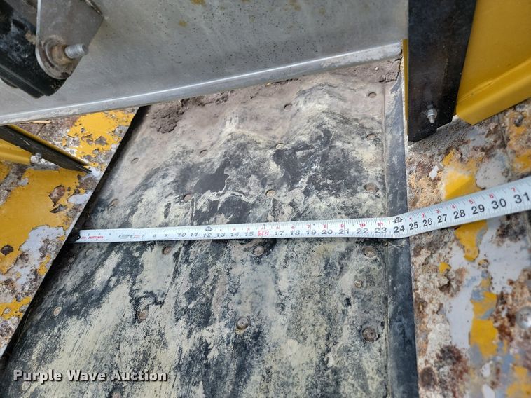 image for item LQ9060 New Leader L3220G4  spreader