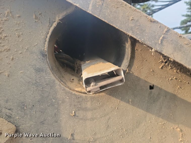 image for item LQ9063 2008 Case 2162  draper head