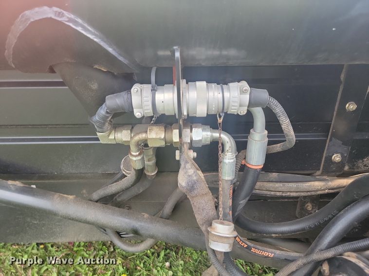 image for item LQ9064 2009 Case 2162  draper head