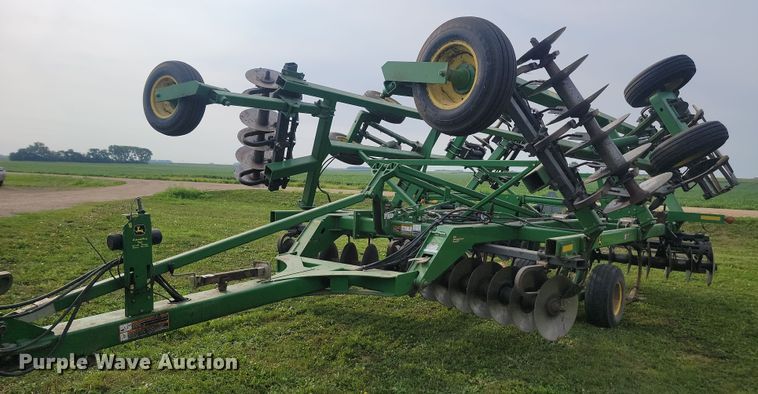 image for item LQ9065 John Deere 510  disk ripper