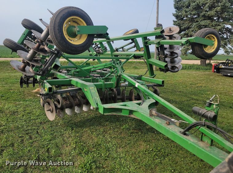 image for item LQ9065 John Deere 510  disk ripper