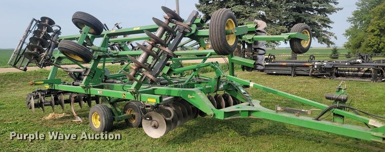 image for item LQ9065 John Deere 510  disk ripper