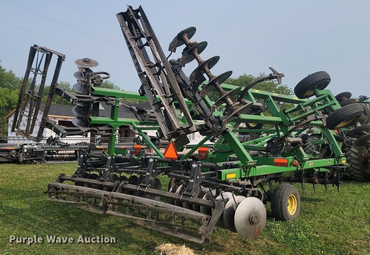 image for item LQ9065 John Deere 510  disk ripper