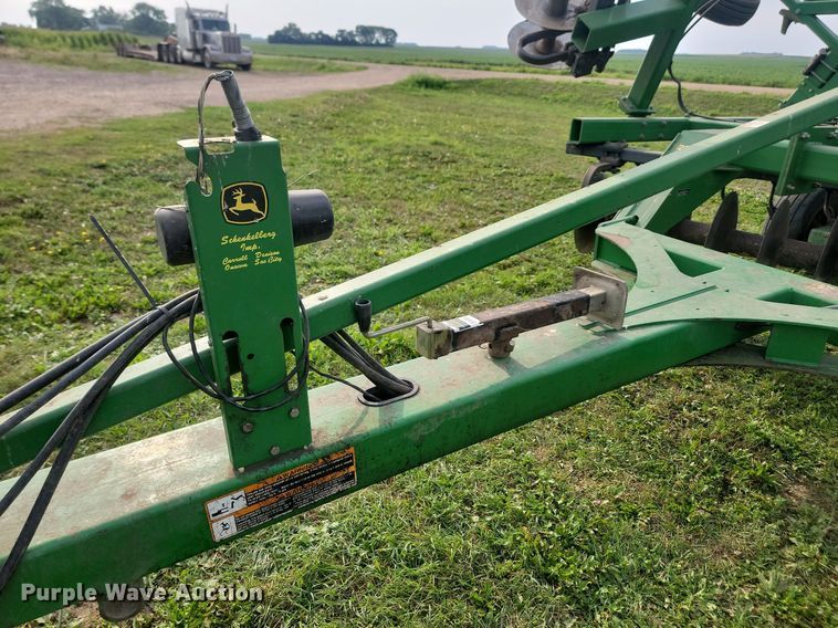 image for item LQ9065 John Deere 510  disk ripper