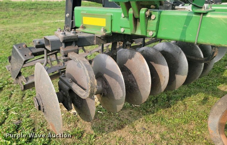 image for item LQ9065 John Deere 510  disk ripper