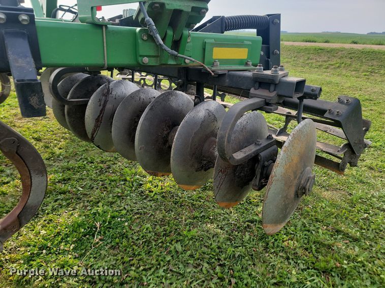 image for item LQ9065 John Deere 510  disk ripper