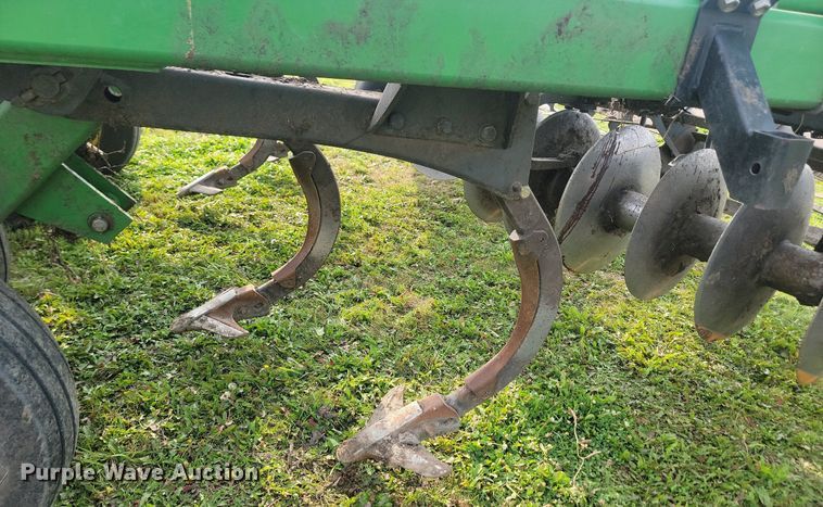 image for item LQ9065 John Deere 510  disk ripper