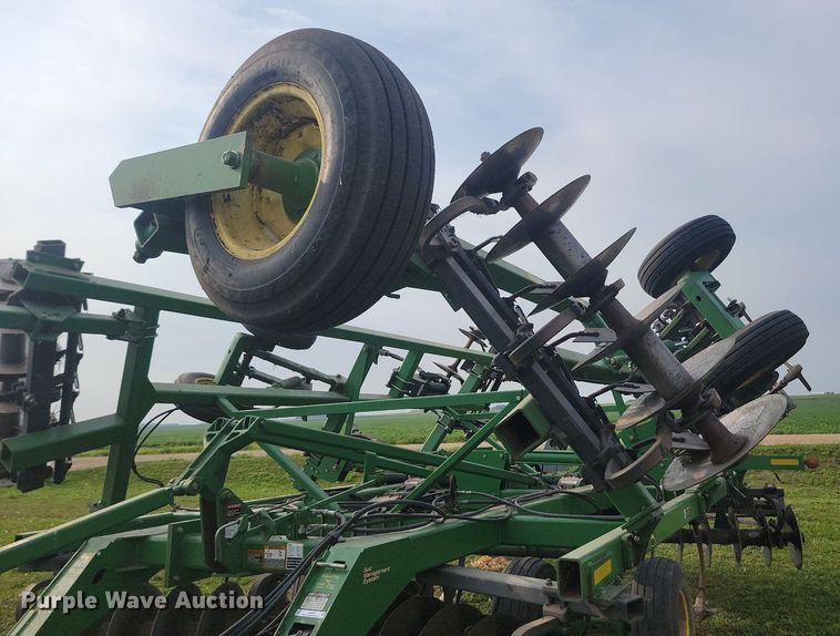 image for item LQ9065 John Deere 510  disk ripper