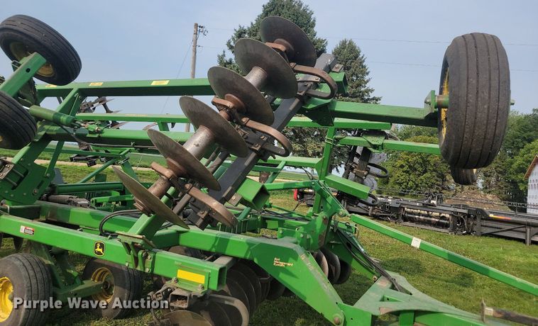 image for item LQ9065 John Deere 510  disk ripper