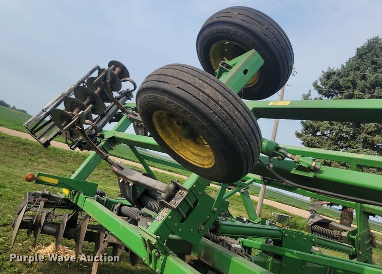 image for item LQ9065 John Deere 510  disk ripper
