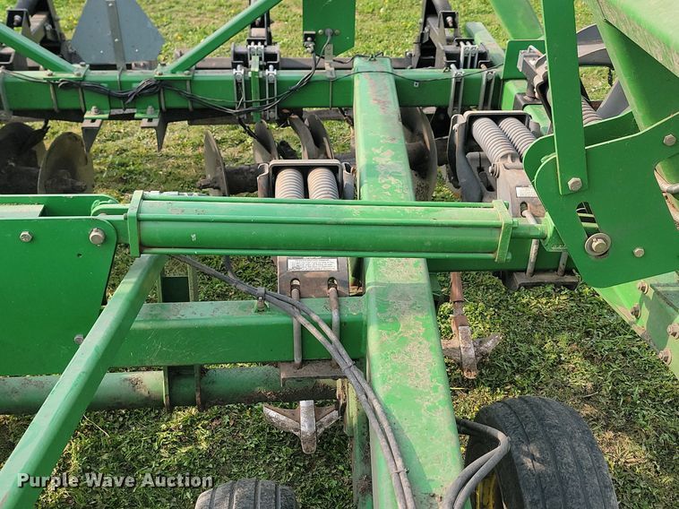 image for item LQ9065 John Deere 510  disk ripper