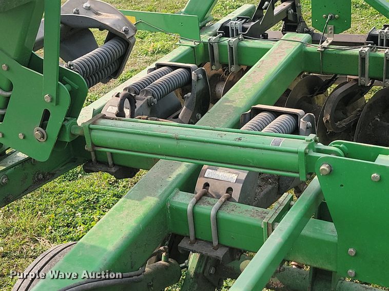 image for item LQ9065 John Deere 510  disk ripper