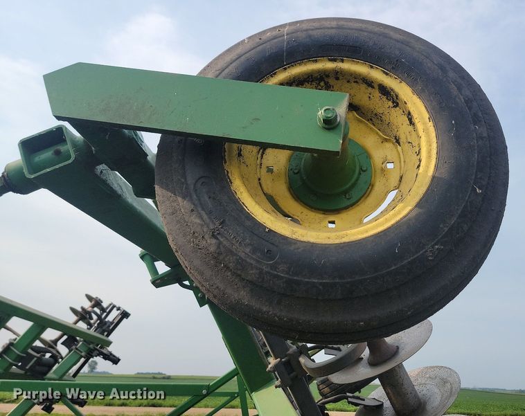 image for item LQ9065 John Deere 510  disk ripper