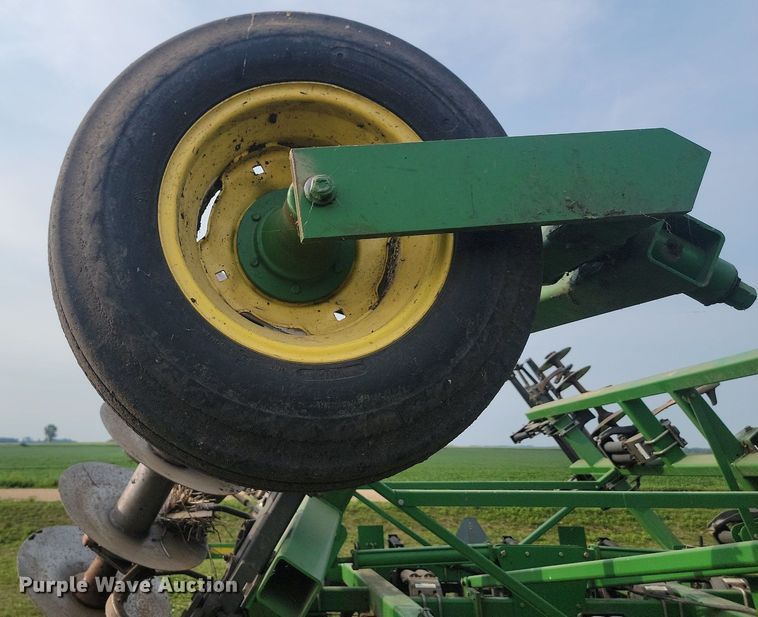 image for item LQ9065 John Deere 510  disk ripper