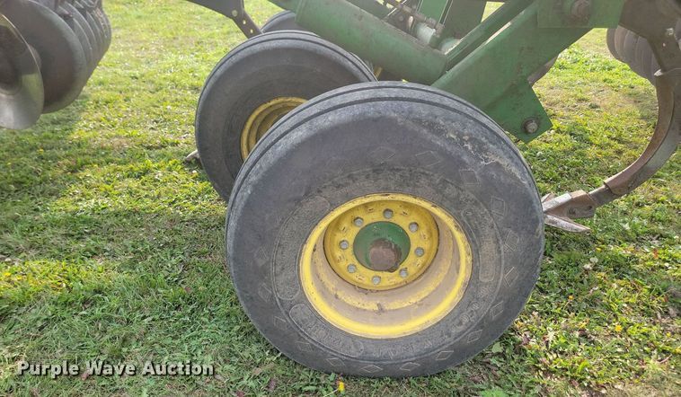 image for item LQ9065 John Deere 510  disk ripper