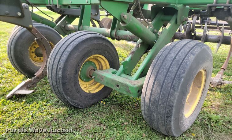 image for item LQ9065 John Deere 510  disk ripper