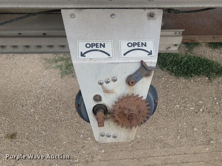 image for item LQ9066 2003 Wilson DWH-551  grain trailer