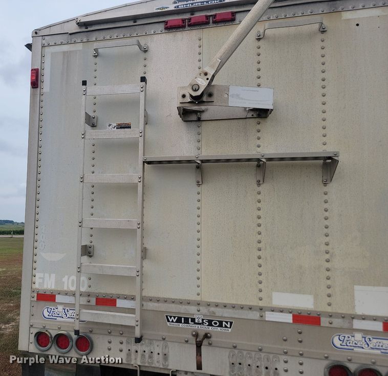 image for item LQ9066 2003 Wilson DWH-551  grain trailer