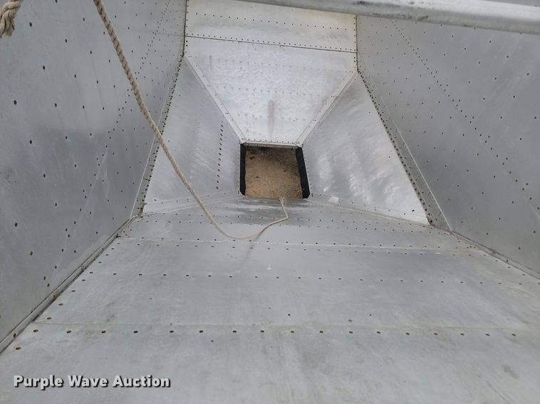 image for item LQ9066 2003 Wilson DWH-551  grain trailer