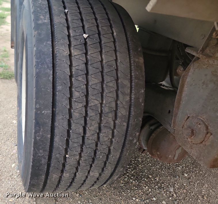 image for item LQ9066 2003 Wilson DWH-551  grain trailer