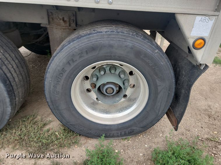 image for item LQ9066 2003 Wilson DWH-551  grain trailer