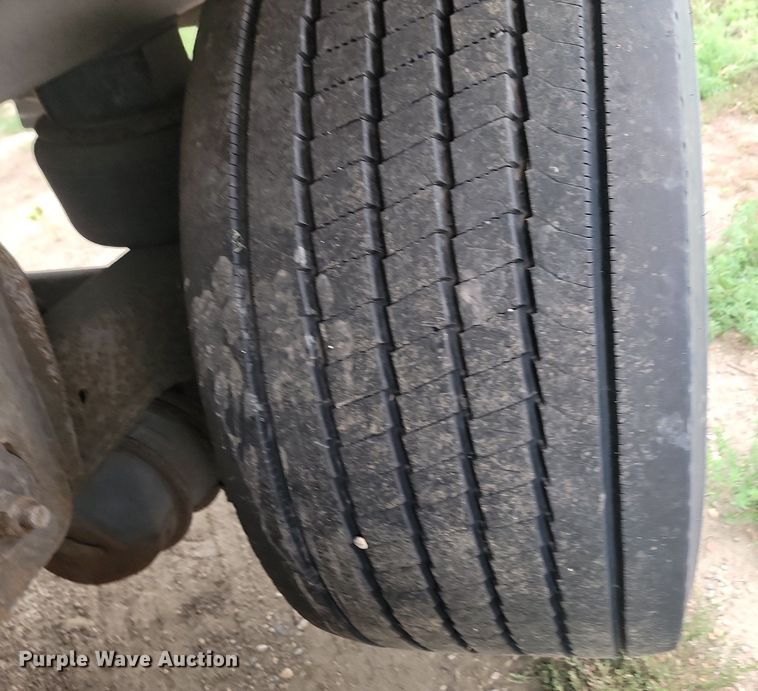 image for item LQ9066 2003 Wilson DWH-551  grain trailer