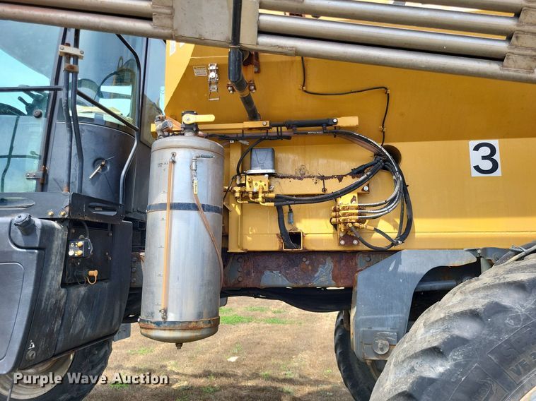 image for item LS9602 2015 Challenger RoGator RG1300B  applicator