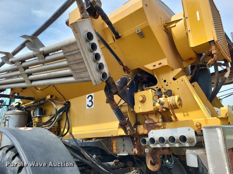 image for item LS9602 2015 Challenger RoGator RG1300B  applicator