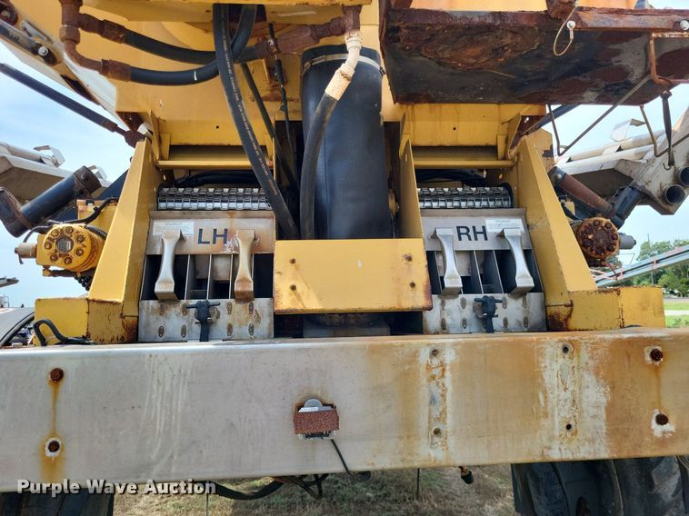 image for item LS9602 2015 Challenger RoGator RG1300B  applicator