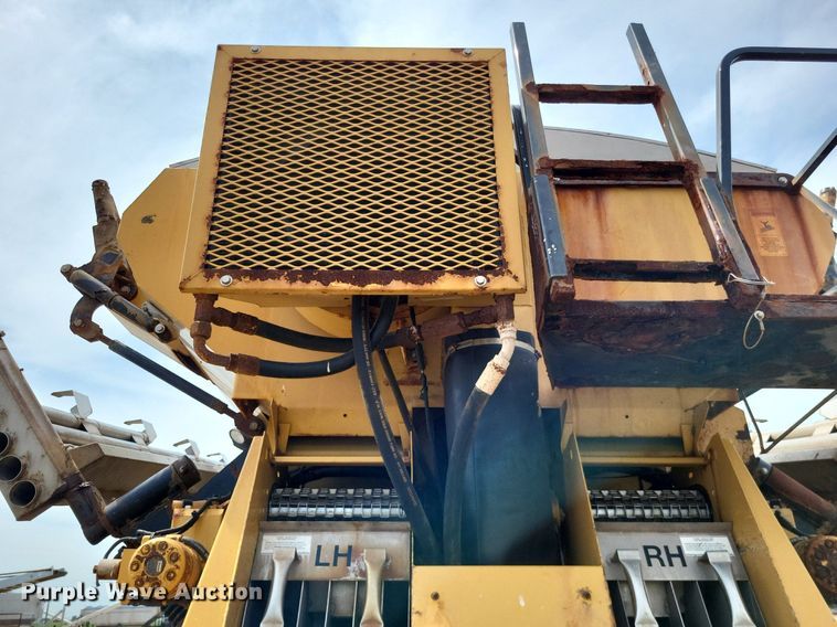 image for item LS9602 2015 Challenger RoGator RG1300B  applicator