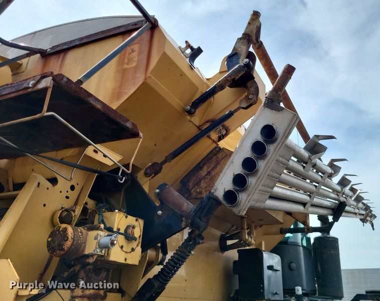 image for item LS9602 2015 Challenger RoGator RG1300B  applicator