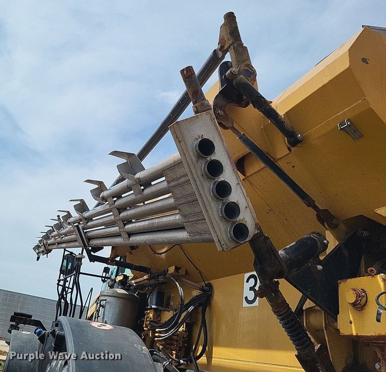 image for item LS9602 2015 Challenger RoGator RG1300B  applicator