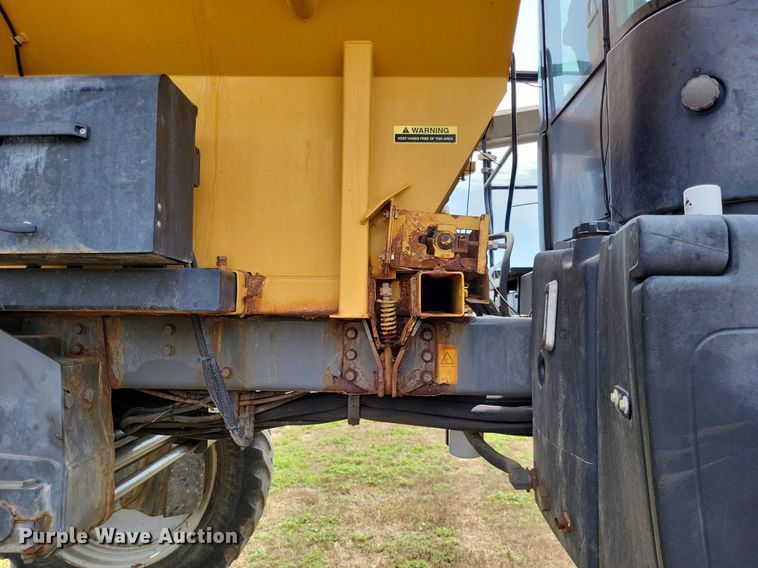 image for item LS9602 2015 Challenger RoGator RG1300B  applicator