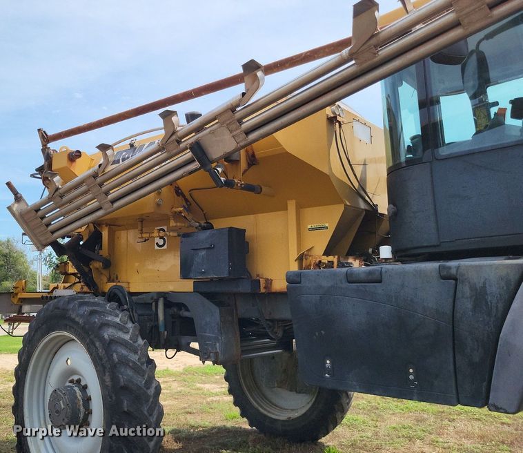 image for item LS9602 2015 Challenger RoGator RG1300B  applicator